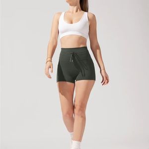 NWT Popflex cargo booty short with pockets